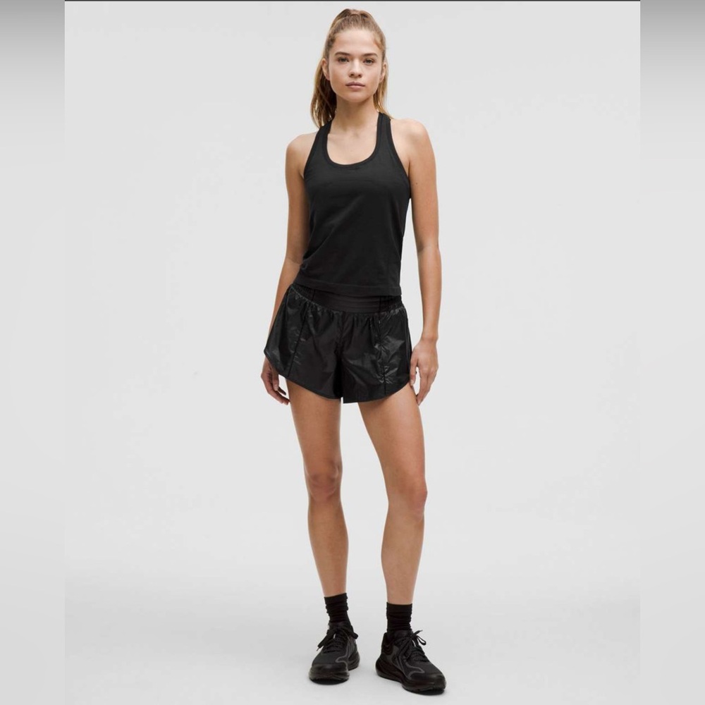 Lululemon Hotty Hot High-Rise Lined Short 4" 
Size 4
*Matte Sheen Black
P53